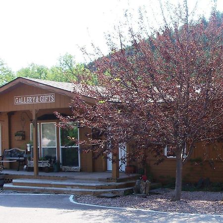 הוט ספרינגס River Falls Lodging -Black Hills, South Dakota חדר תמונה