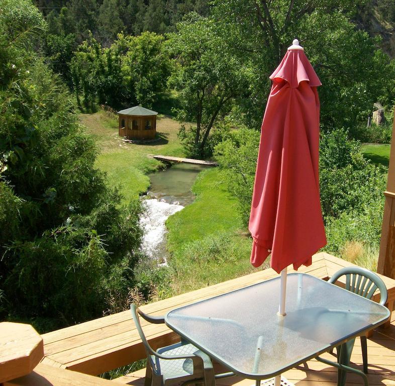הוט ספרינגס River Falls Lodging -Black Hills, South Dakota חדר תמונה