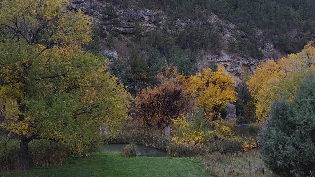 הוט ספרינגס River Falls Lodging -Black Hills, South Dakota מראה חיצוני תמונה